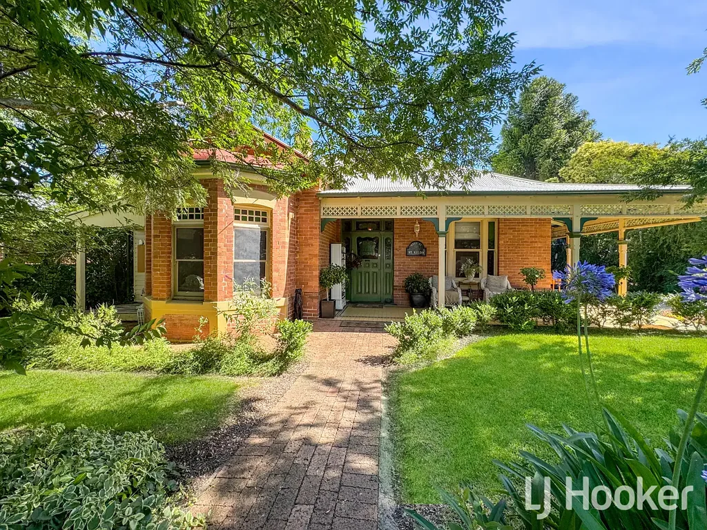 Inverell 4ਬੈੱਡਰੂਮ 'St Kilda': A Rare Federation Gem in Ross Hill