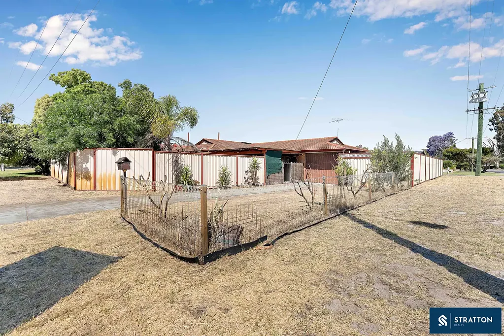 Parkwood 3房  Endless Opportunity on a 703sqm Green Title Corner Block - Subdivision Potential