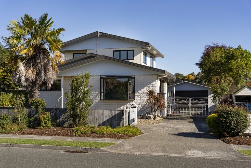 Richmond 4Kwarto Opportunity Waiting - Owners have moved overseas!