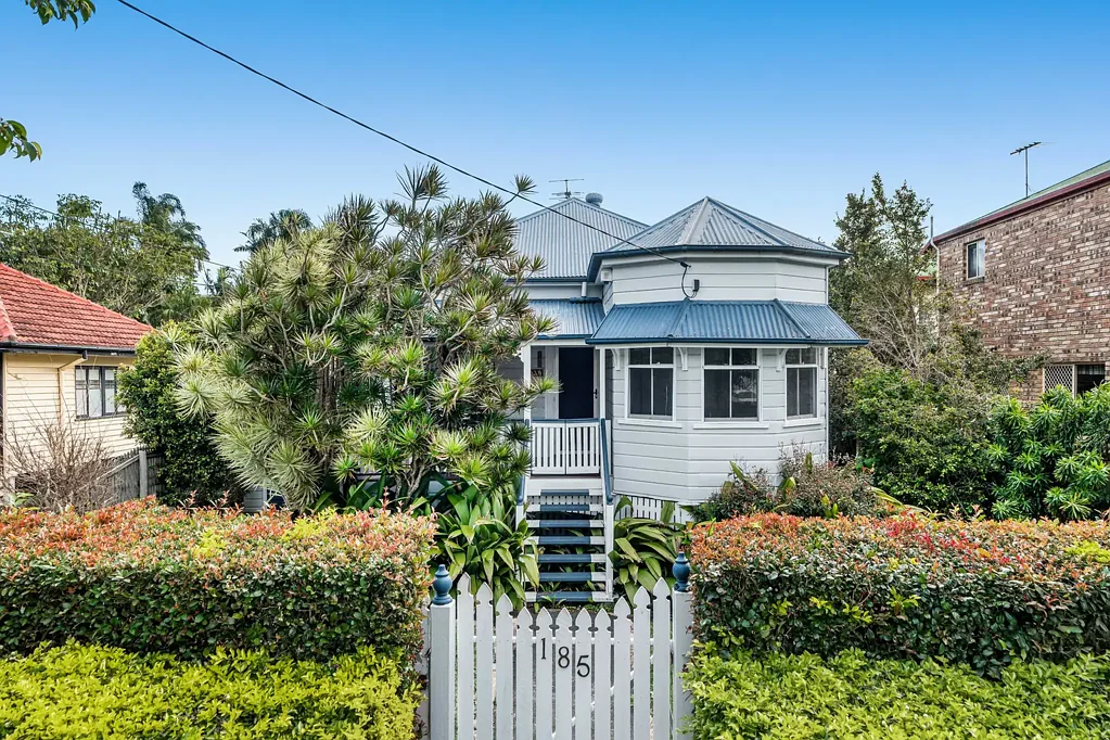Charming Family Home with Modern Elegance – Moments from Manly Village