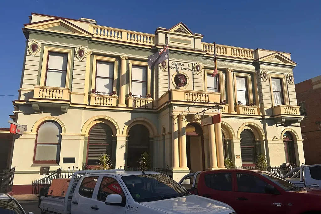 EXECUTIVE 4 BEDROOM APARTMENT IN THE CBD!