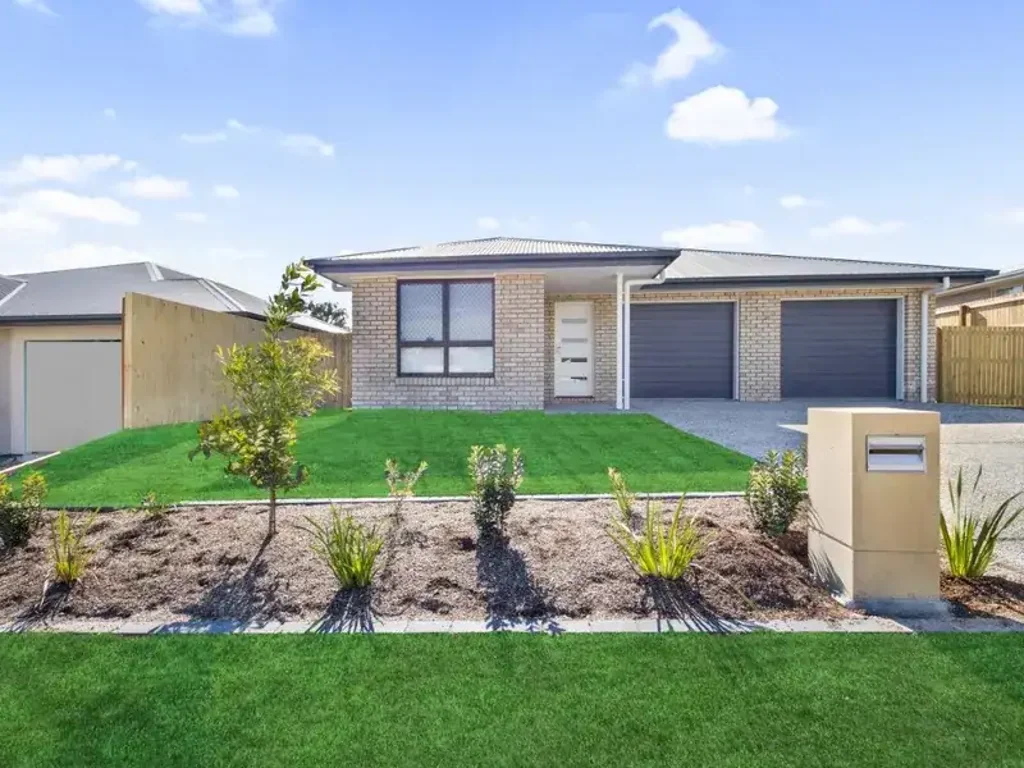 Stylish Duplex in a Convenient Bellbird Park Location