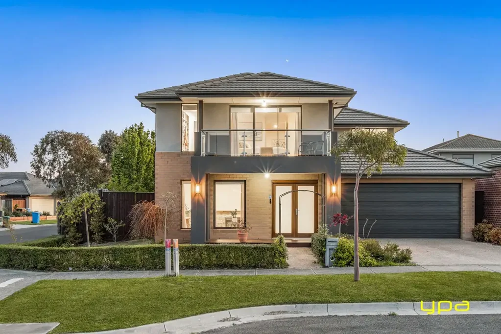 Cranbourne East 5ห้องนอน Modern Elegance Meets Everyday Comfort