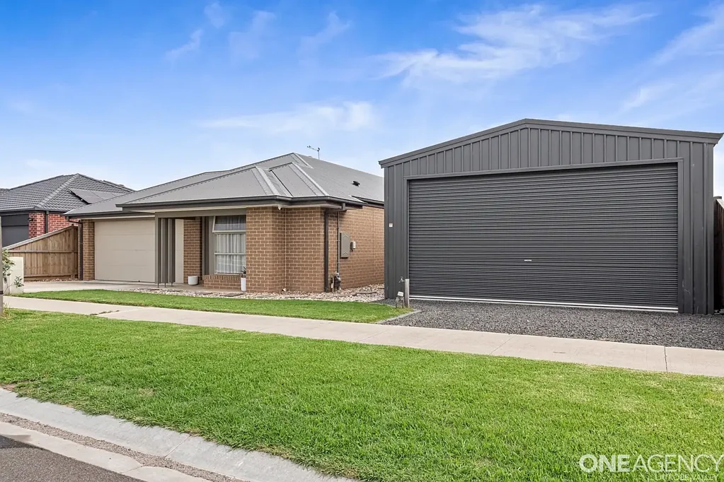 Traralgon 4침실 A house feels like home… but a great shed makes it complete.
