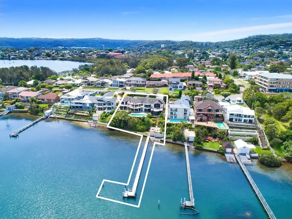 East Gosford 5ห้องนอน A Grand Waterfront Estate of Rare Scale on Caroline Bay