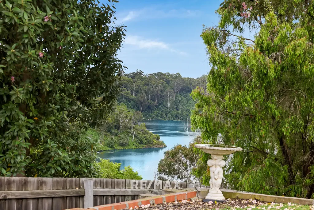 Lakes Entrance 6બેડરૂમ Family Home In Outstanding Location - Amazing Water Views