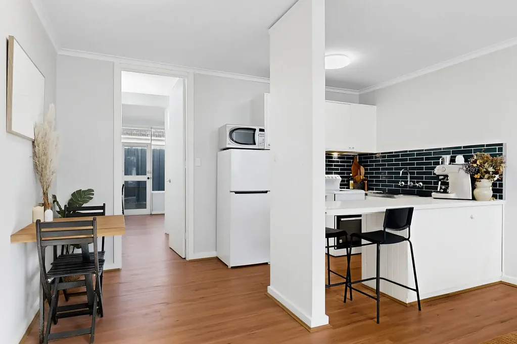 Stylish Glen Iris Retreat | Private Courtyard, Dedicated Parking & Easy-Care Living
