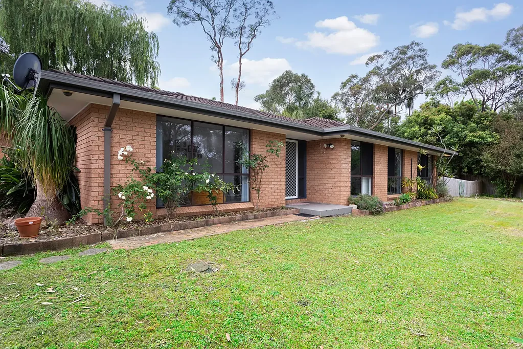 Mount Colah 5Zimmer Modern 5 Bedroom Home on 1060 SQM Block