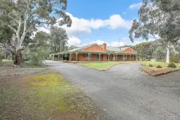 16 Bish Road, Swan Hill