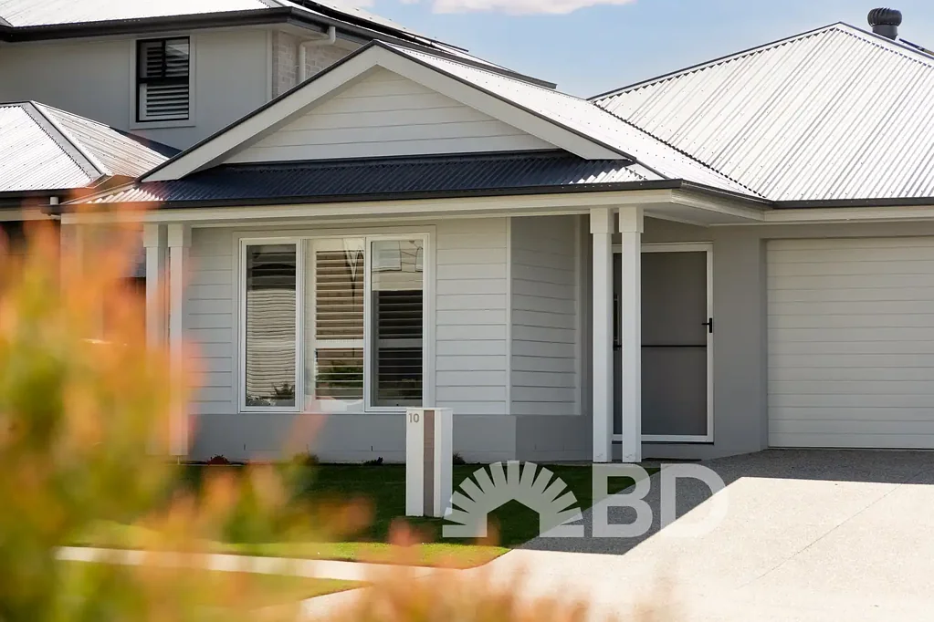 Narangba 4 Slaapkamer Immaculate Coral Home with Space, Style & Relaxed Living