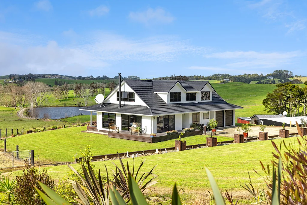 Mangawhai Panoramic Perfection, Peaceful and Private
