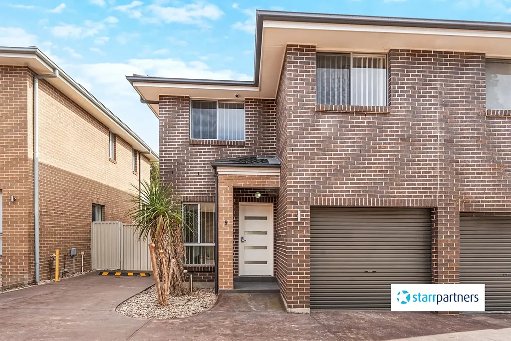 Woodcroft 4 Bedroom Freshly Updated Family Townhouse in Prime Woodcroft Locale