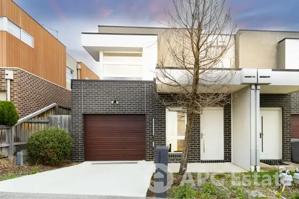 Doncaster East 4ਬੈੱਡਰੂਮ Spacious Townhouse in Tranquil Doncaster East – Your Perfect Family Home!