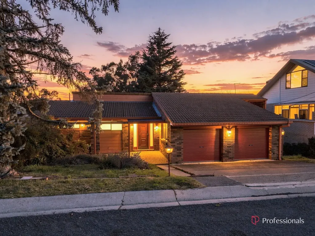 Armidale 4房  Elevated Family Living with Space to Spread Out