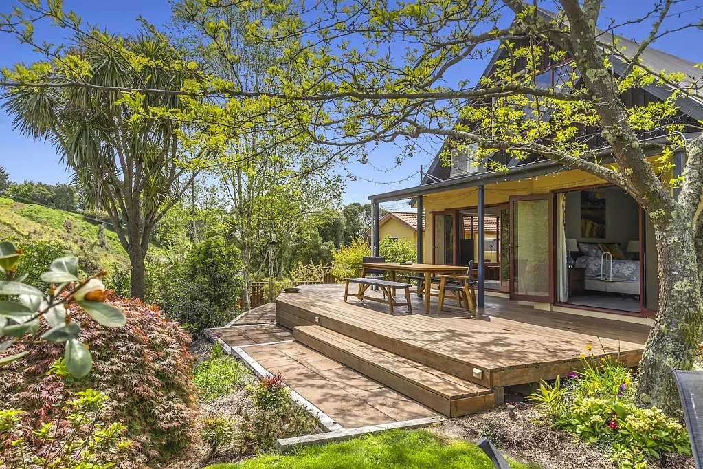 Bishopdale 3房  Private Living next to the Reserve!