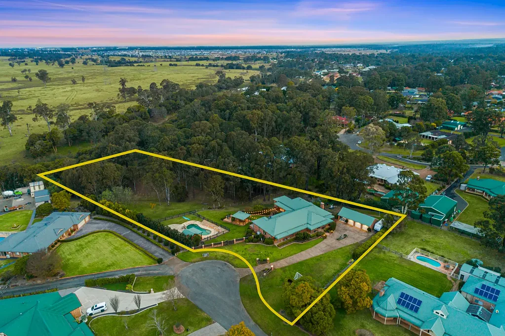 Windsor Downs 6房  2.76 Acres Perfect for Large or Extended Families