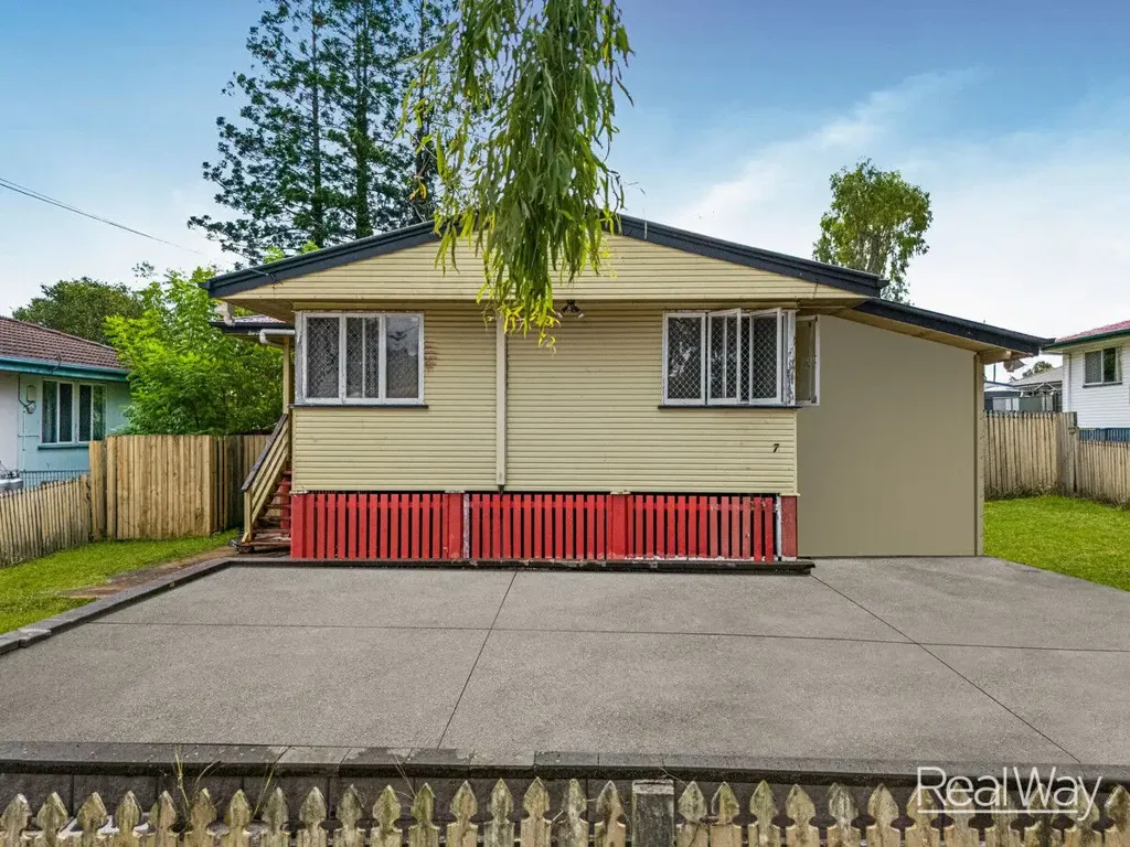7 Peacock Street, One Mile, QLD 4305