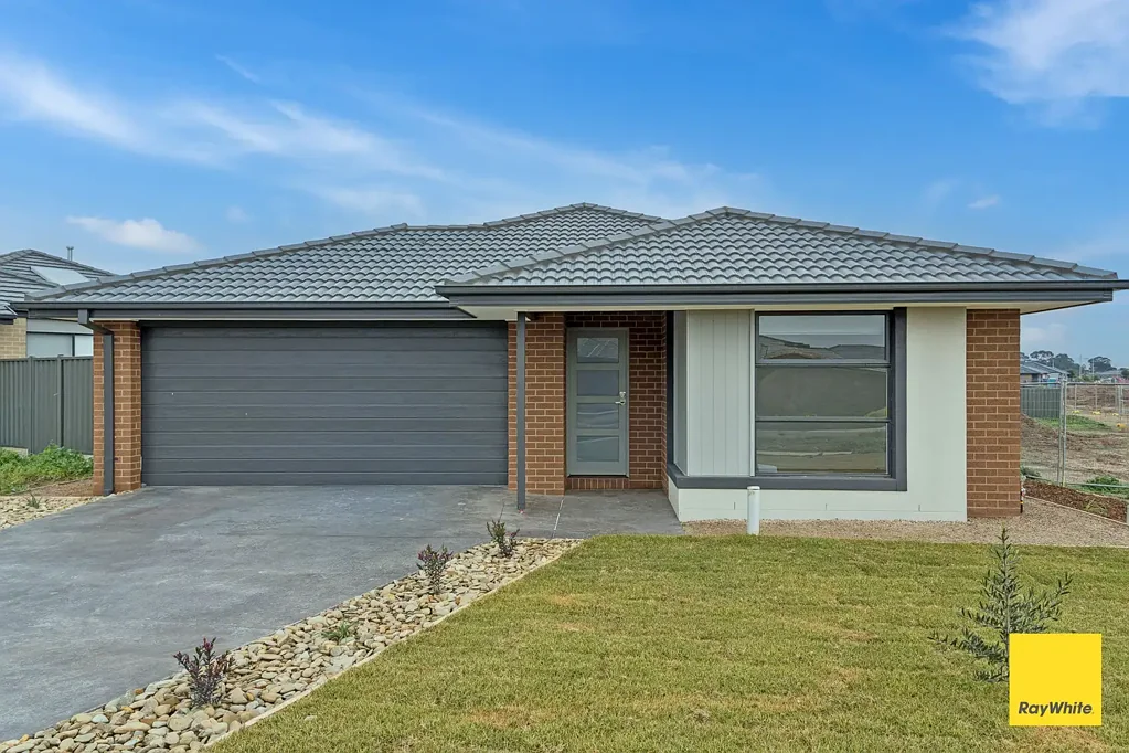 Modern Family Living in Popular Huntly