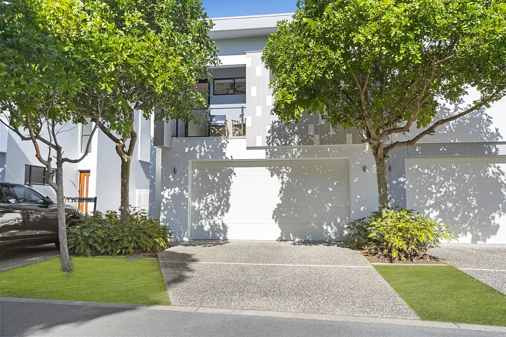 Hollywell 3 Slaapkamer Experience Resort-Style Living in One of the Gold Coast's Most Prestigious Gated Communities