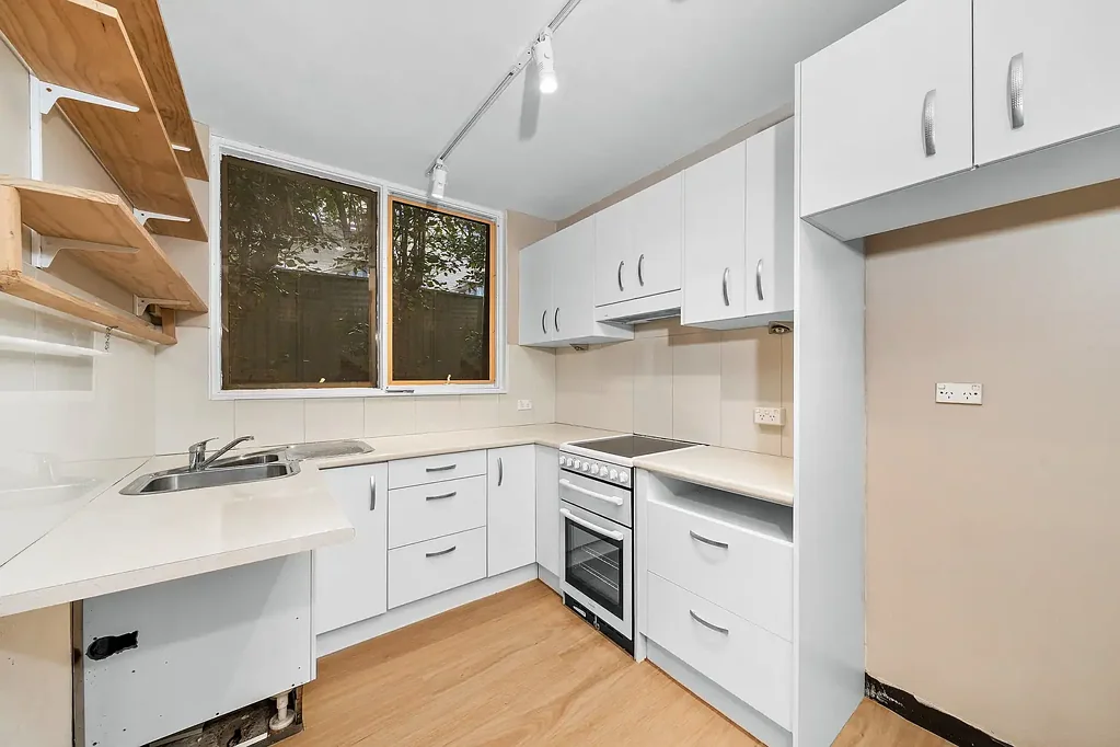 Well-maintained unit - mere moments from essential amenities!
