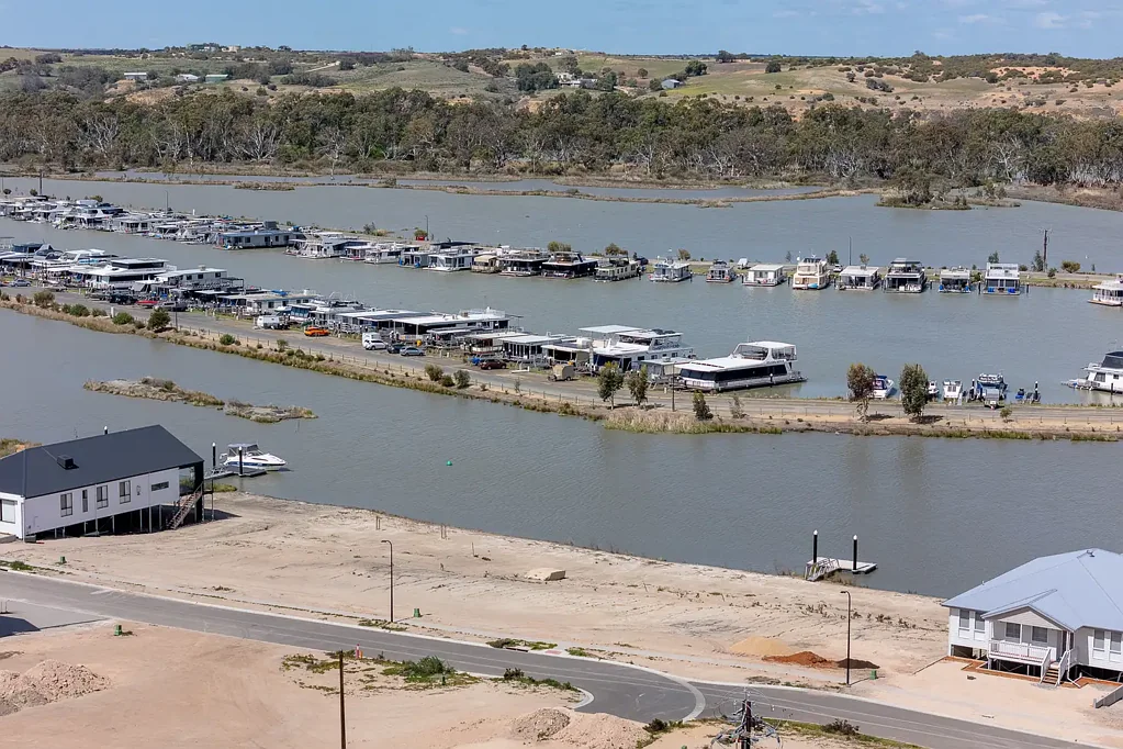 Mannum  Waterfront Living at Its Finest - Dock Your Ski Boat at Your Own Back Door!