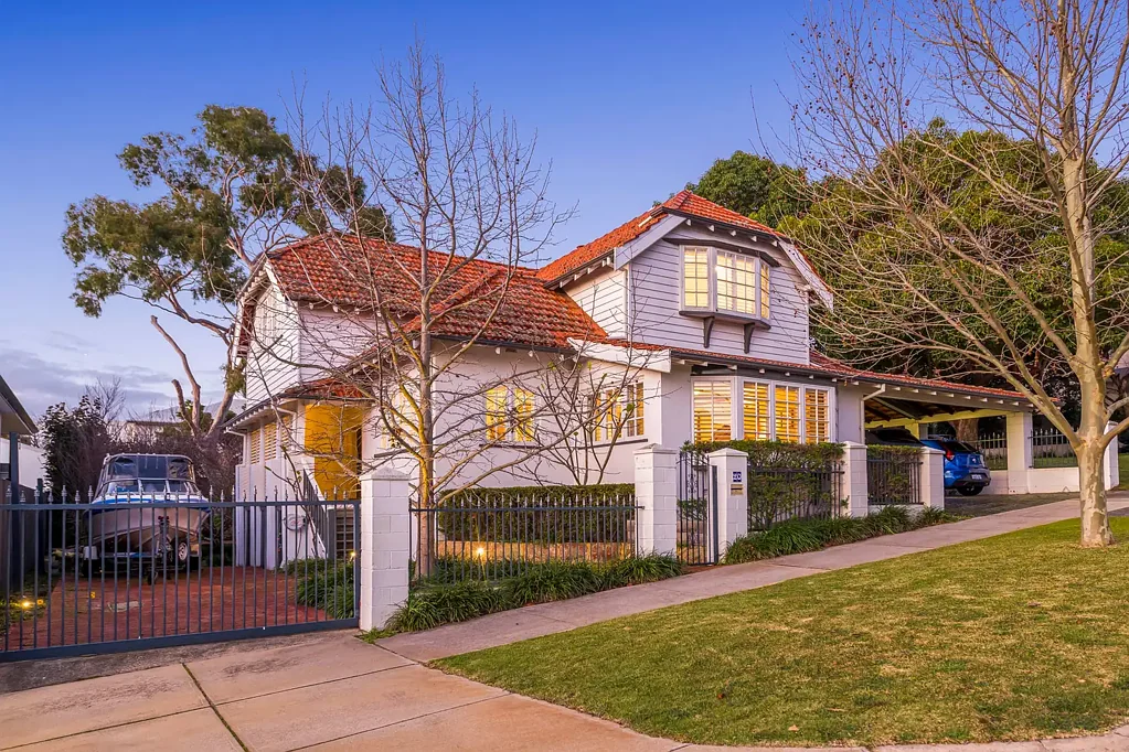 South Perth 4房  A Timeless Tudor Manor
