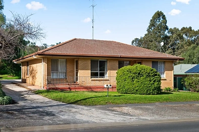 Angaston 4कमरा Exciting opportunity for investors with future development potential