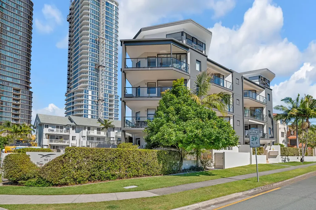 Broadbeach 3房  NORTH-EAST FACING, THREE-BEDROOM APARTMENT OVERLOOKING PARKLANDS