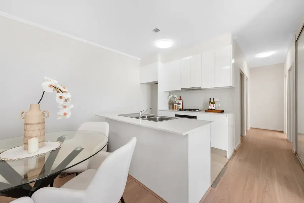 Rosehill 2房 翻新朝北两卧室公寓 | Rosehill优越地段 Renovated North-Facing 2-Bedroom Apartment | Prime Rosehill Location