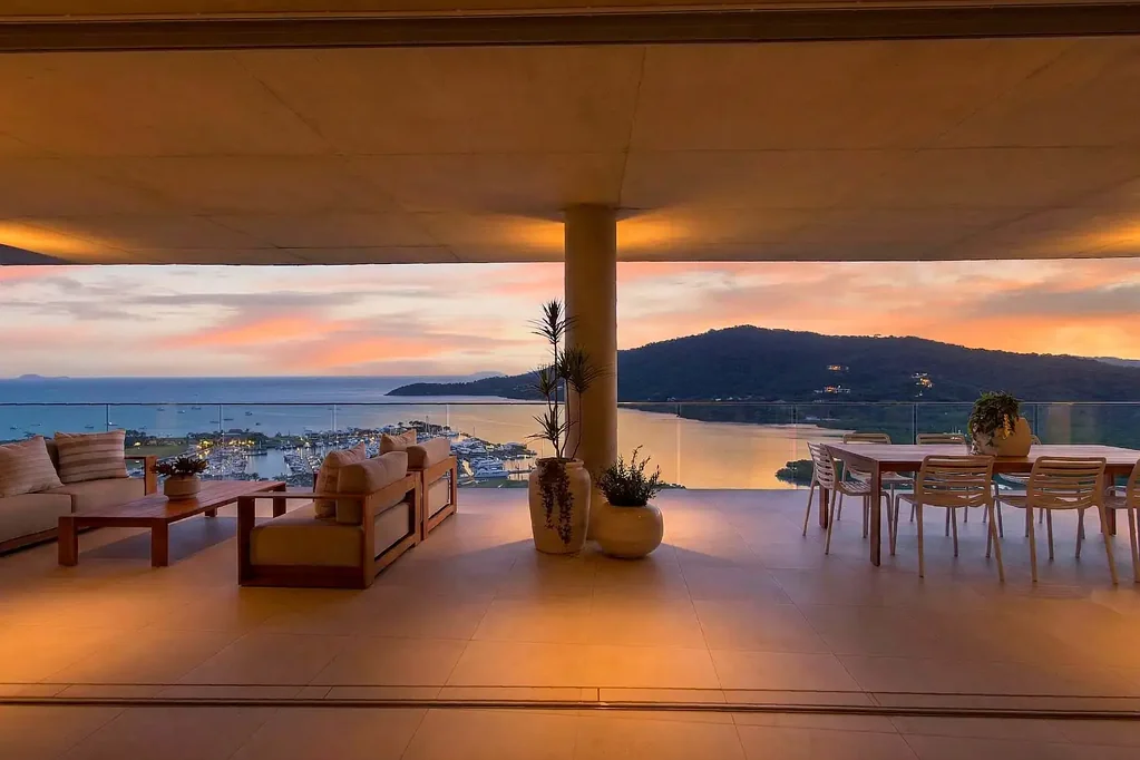 Airlie Beach 4Kwarto New Build Bespoke Coastal Living