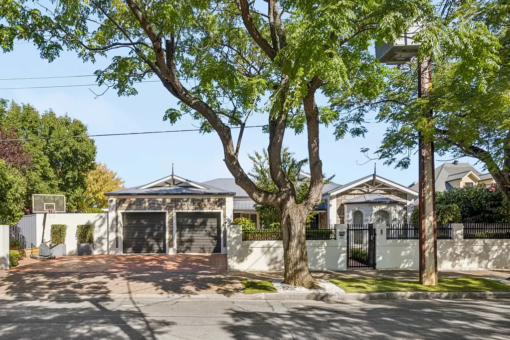 Millswood 4chambre Open the Door to a Poolside Entertainer