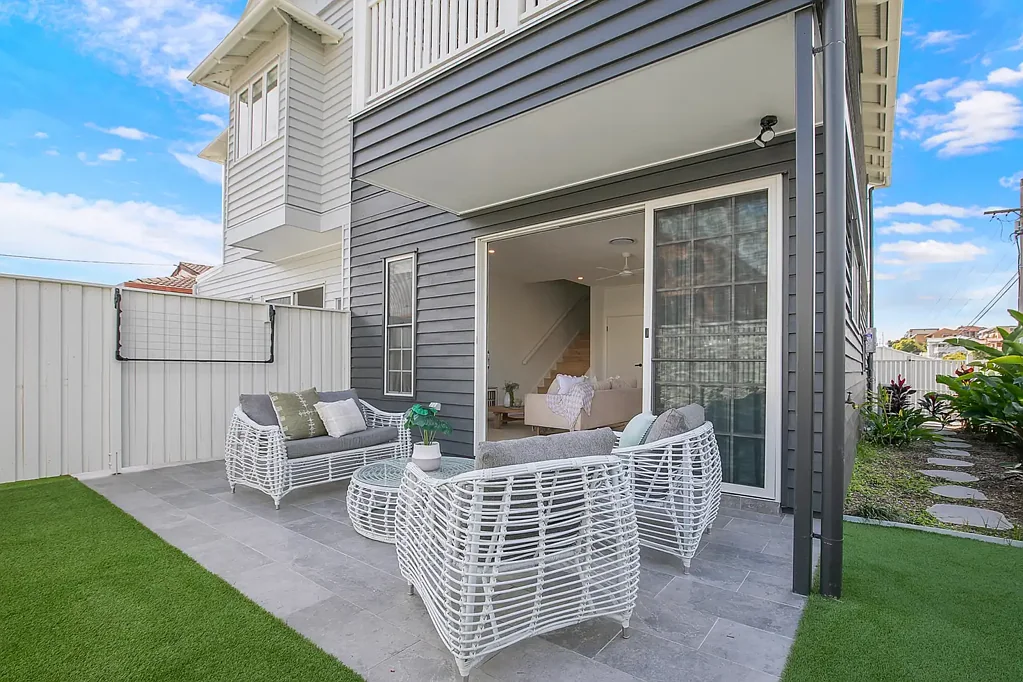 Coorparoo 3ਬੈੱਡਰੂਮ Corner, Freehold Townhouse Walking Distance to it All
