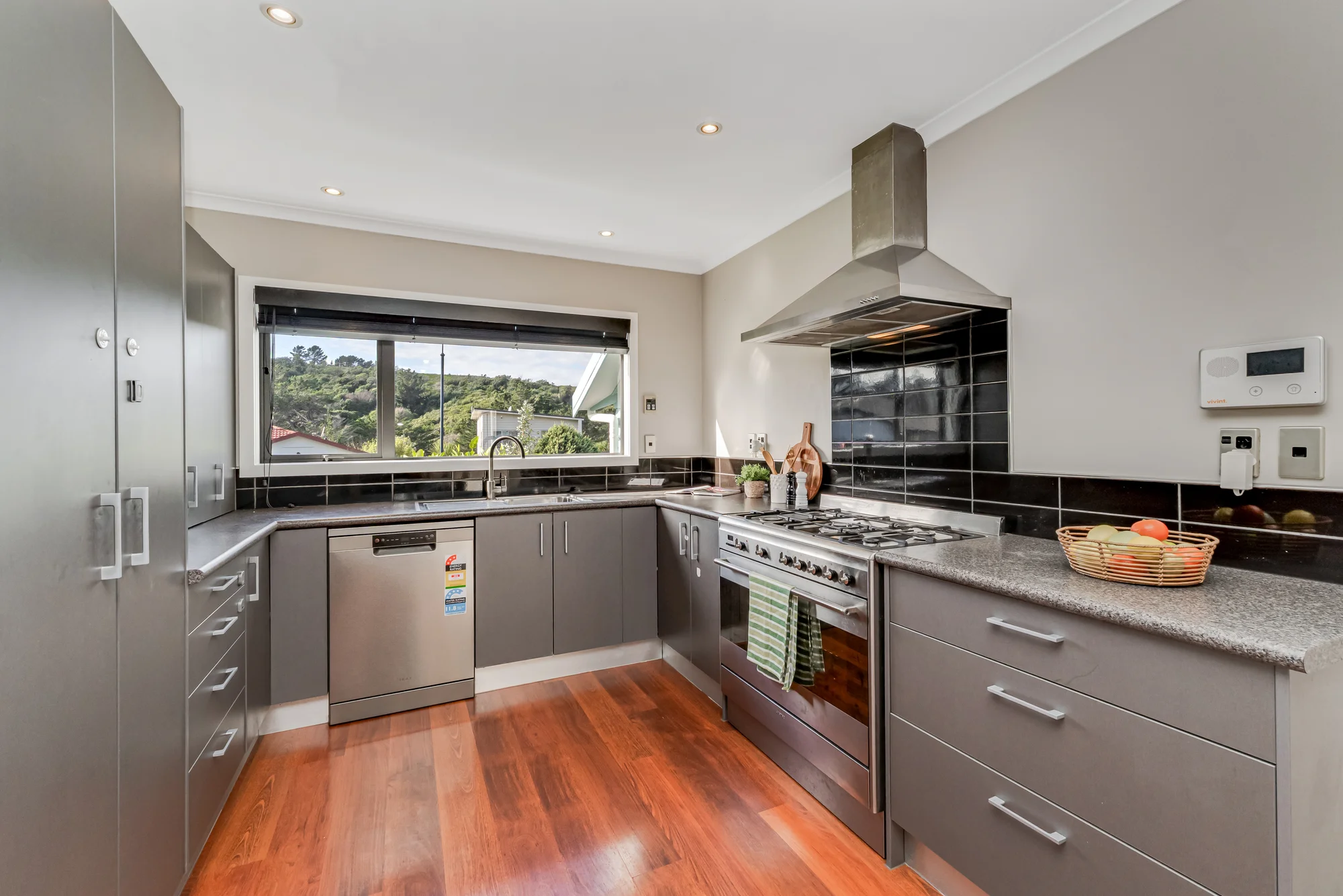 40 Te Puia Drive, Aotea, Porirua, 4 Bedrooms, 2 Bathrooms, House