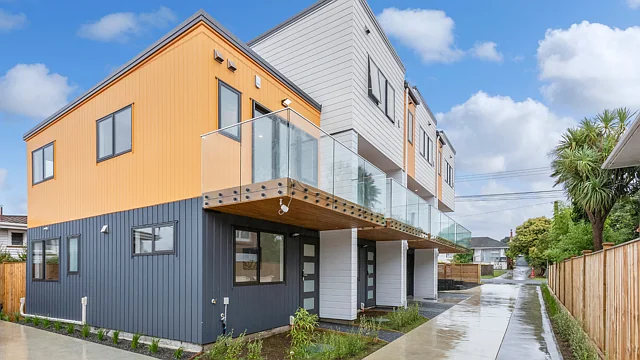 2,4/30 Woodford Ave, Henderson, Waitakere City