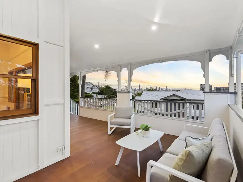 Coorparoo 5ห้องนอน CITY-VIEW QUEENSLANDER IN PREMIER COORPAROO POCKET