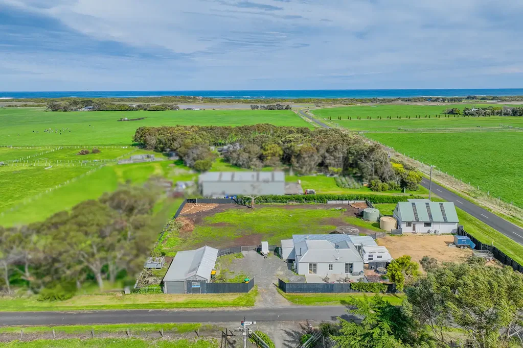 Killarney 5कमरा Modern Coastal Homestead with Dual Living on 3129sqm block