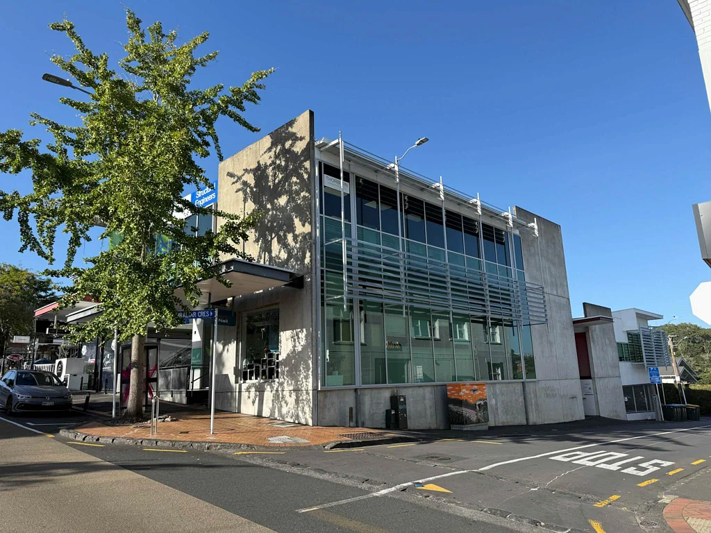 Parnell ELEVATED CORNER OFFICE WITH VIEWS