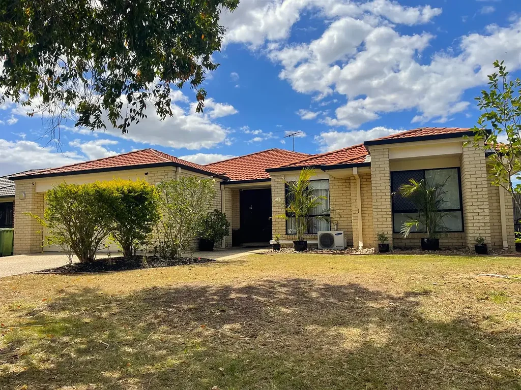 Beautifully 4 Bedroom Family Home!
Available Now