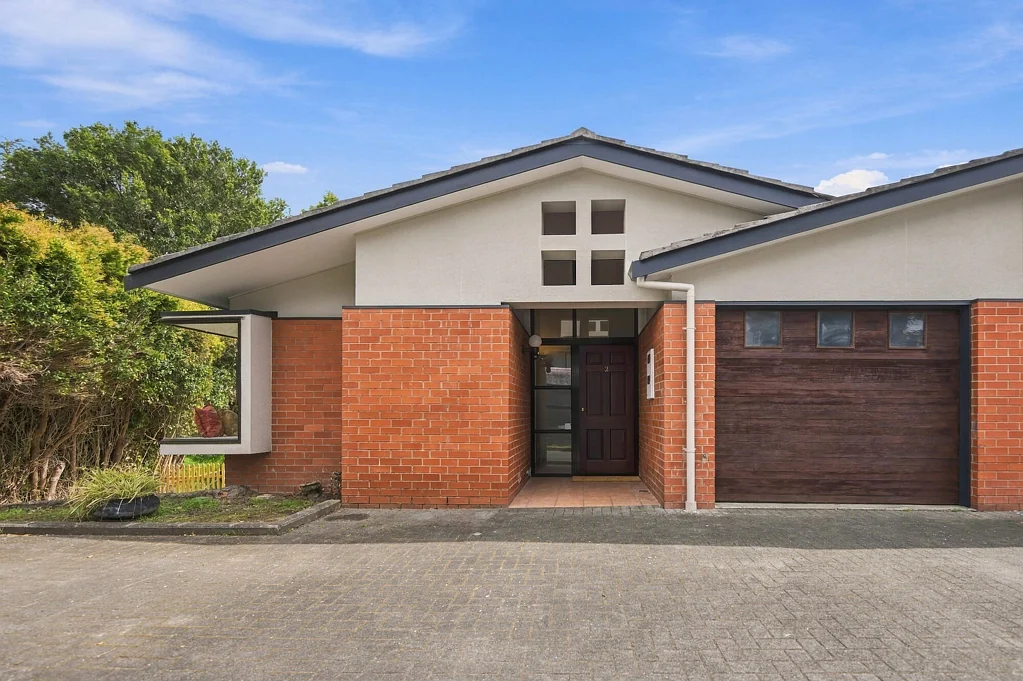 Blockhouse Bay 3침실 Sunny First Home With Privacy & a Genuine Seller