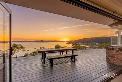 Tascott 4房  A Split-Level Masterpiece Embracing 180° Water Views