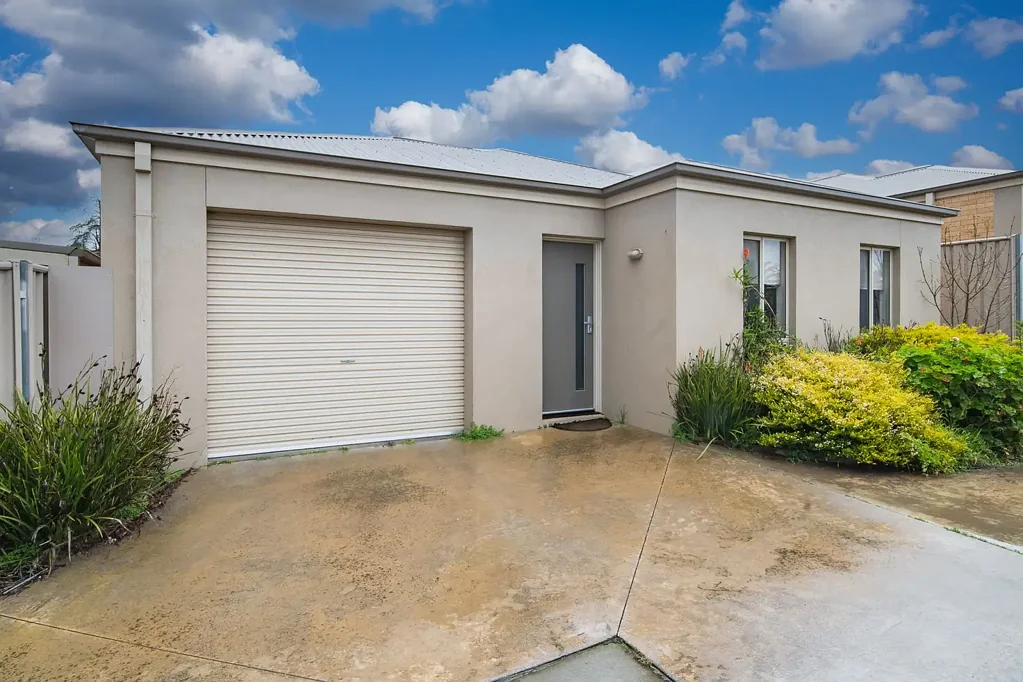 Low Maintenance Living in a Convenient California Gully Location