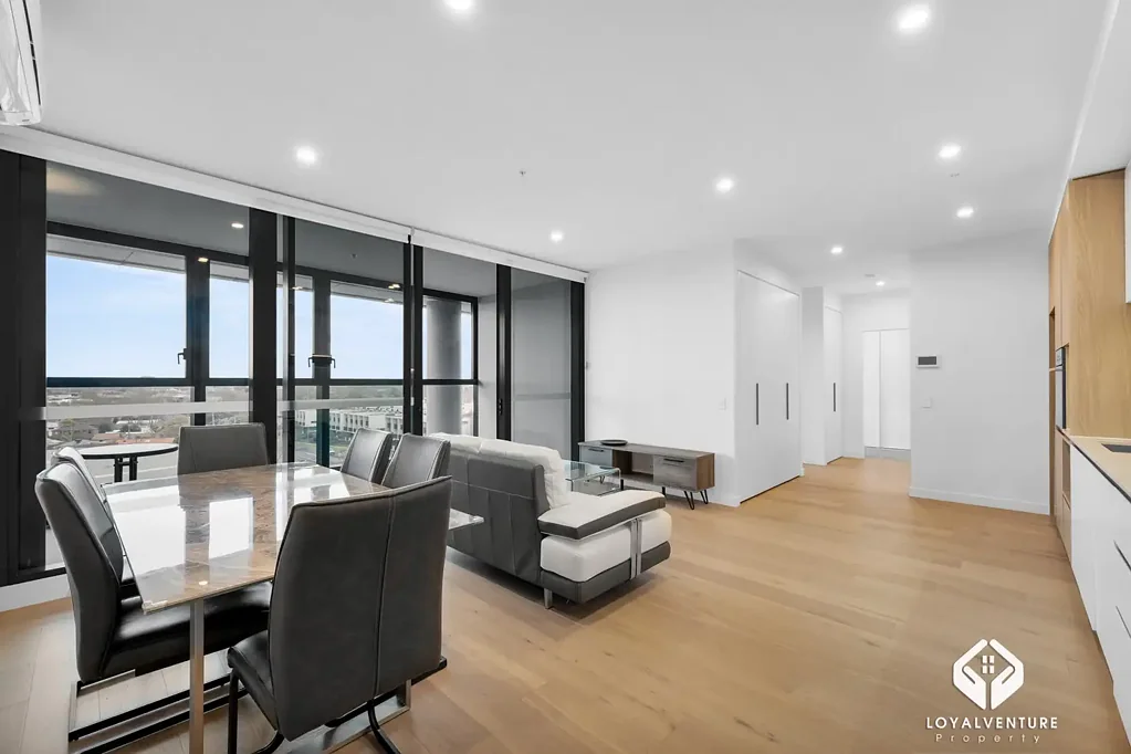 Alphington 2 Bedroom **Express of Interests by 5pm 20 September** Sophisticated Apt Living with Captivating City Panorama