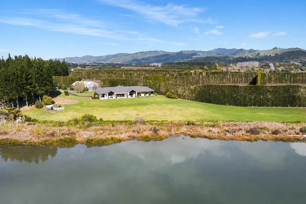 Katikati Waterfront living. Kiwifruit income. Two titles.