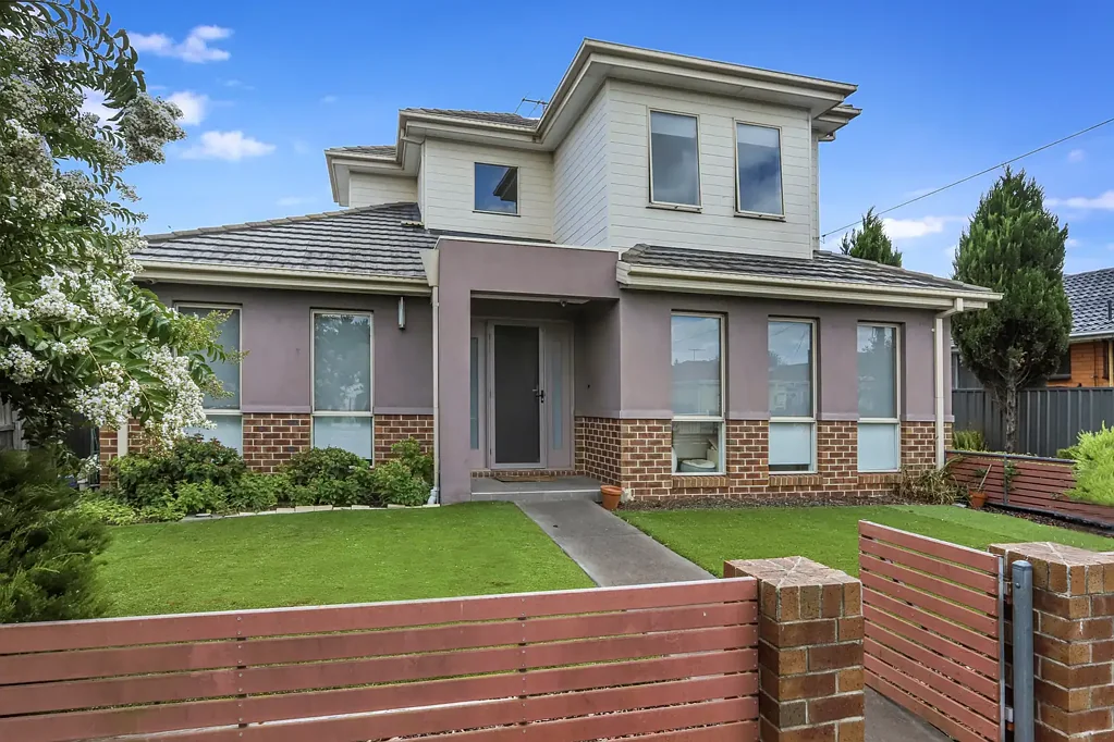 Spacious 3 bedroom townhouse!