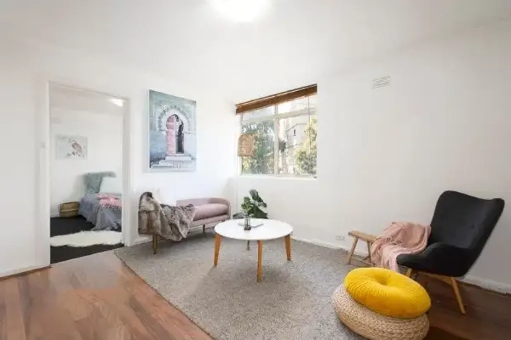 LIGHT BRIGHT AND SPACIOUS