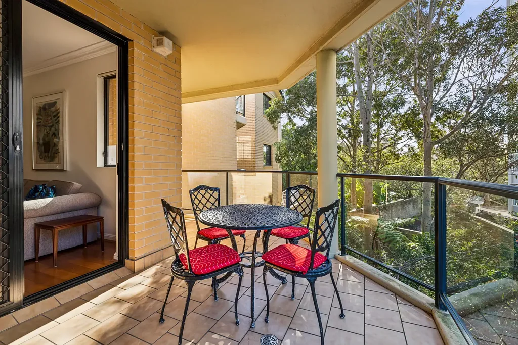 Bellevue Hill 2房 Bellevue Hill私享公寓 三面采光绿意 现代石厨Smeg 环绕阳台东北向 主卧套间水疗 悬浮地板空调 平层电梯车位 步行Westfield Bondi Light Filled Boutique Apartment In Peaceful Rear-of-block Setting