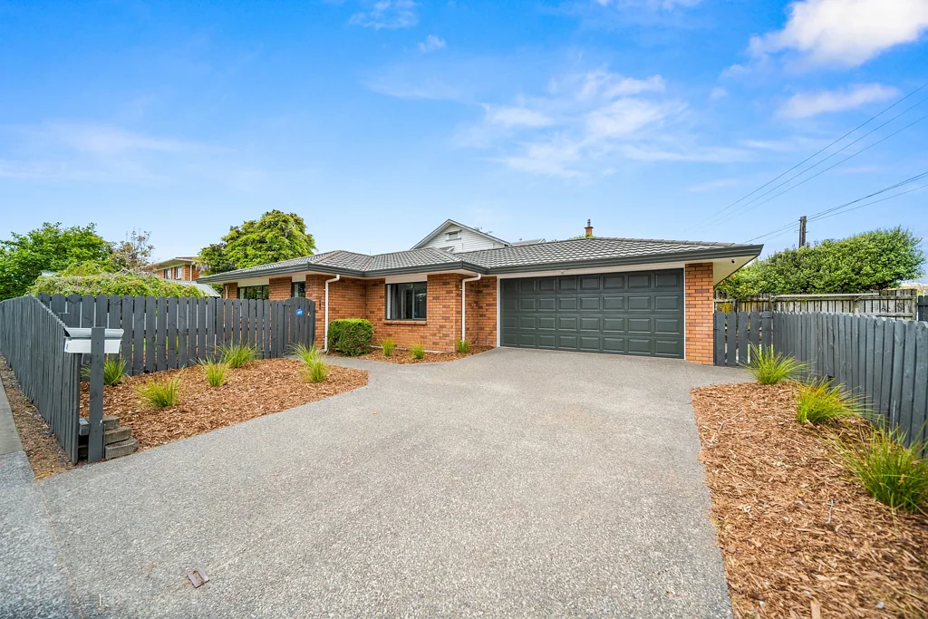 Pukekohe 3房  UNBEATABLE LOCATION, BONUS SHED + STUDY