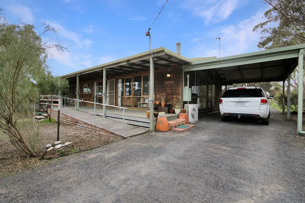 Dimboola 3 Bedroom Character timber home surrounded by peaceful native gardens