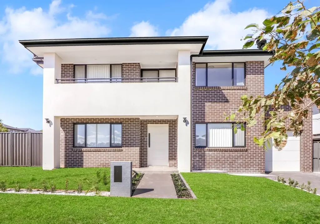 4 Bedroom Modern Home !