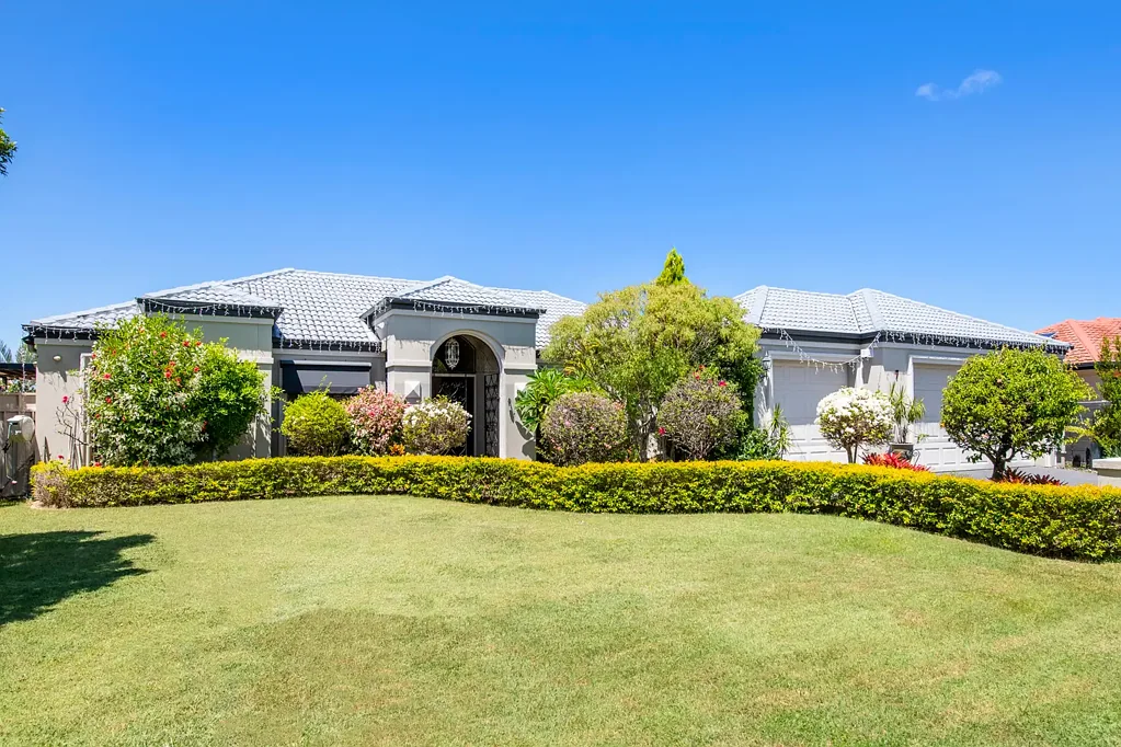 Helensvale 4部屋 Charming Single-Level Retreat with Poolside Oasis